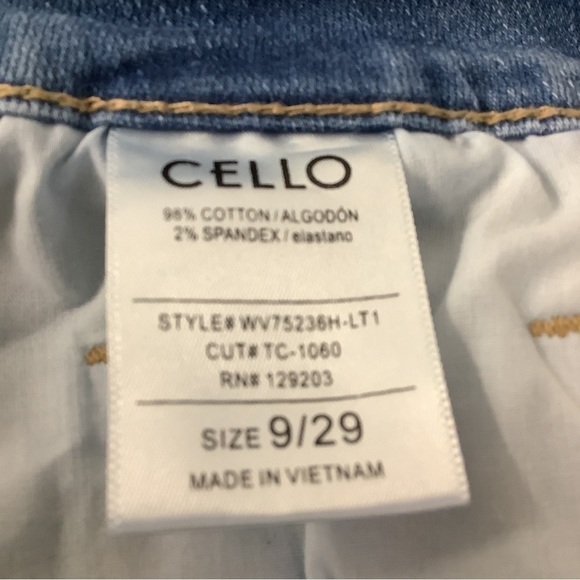 Cello Light Wash Distressed Jeans (Preowned) - Picture 5 of 5